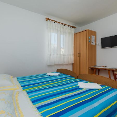 Apartments With A Parking Space Omis - 2745 Habitación foto